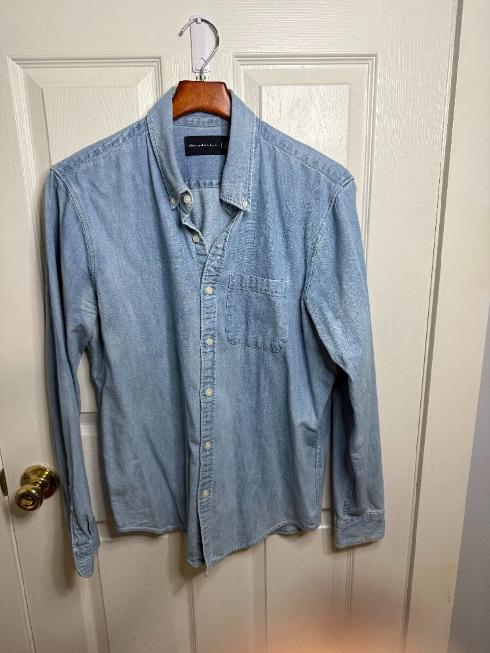 Abercrombie & Fitch Light Blue Chambray Button-Up Shirt Sz L
